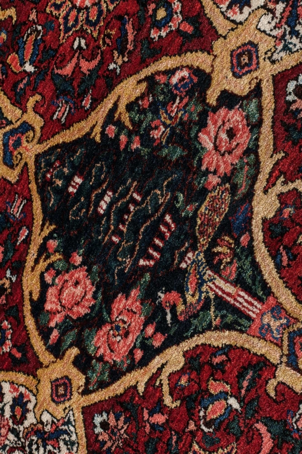 Very Fine Persian Bakhtiari Rug at Essie Carpets, Mayfair London