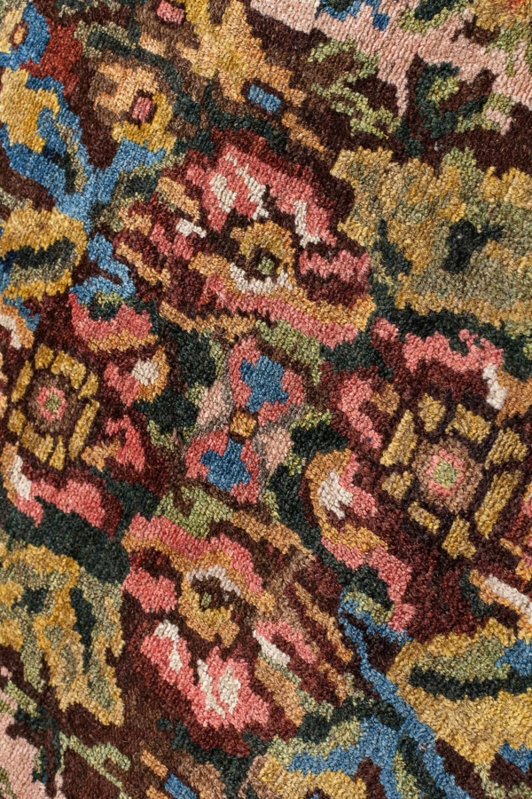 Persian Bakhtiari Gol Farnagi Rug at Essie Carpets, Mayfair London