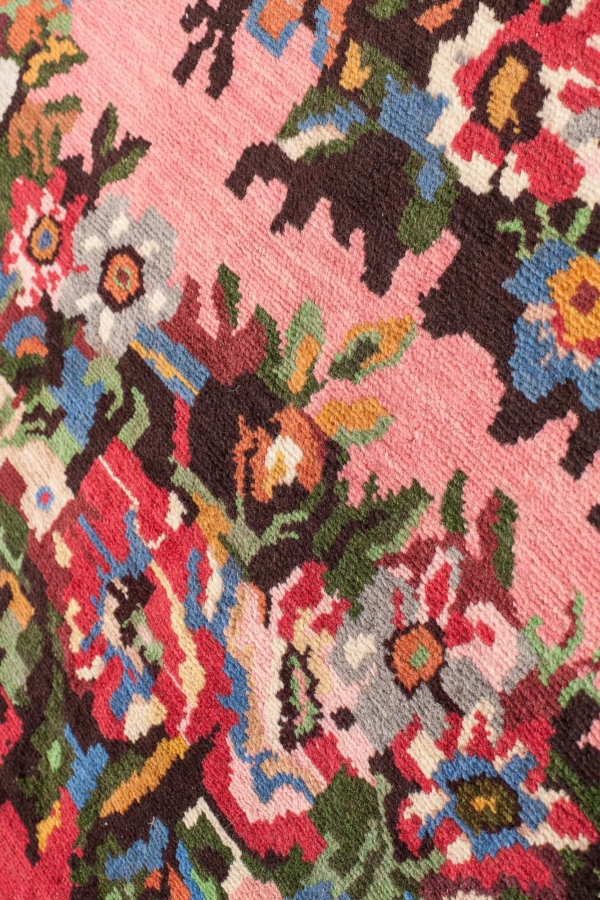 Persian Bakhtiari Gol Farangi Rug at Essie Carpets, Mayfair London