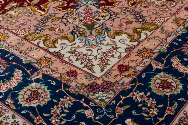 Persian Tabriz Medallion Rug - Silk and Wool