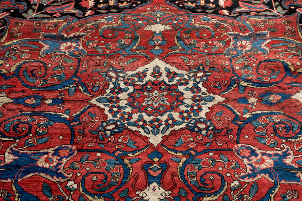 Fine Persian Bakhtiari Carpet - Oversize