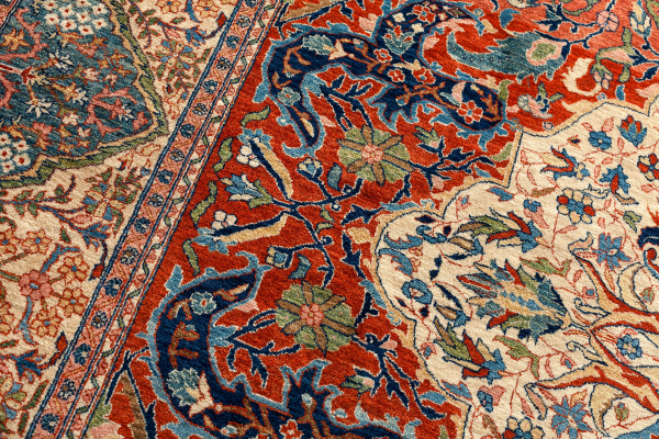 Fine Persian Bakhtiari Carpet