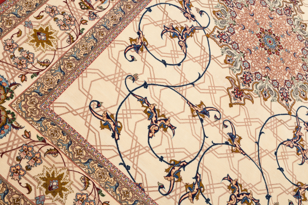 Very Fine Persian Isfahan Central Medallion Rug - Silk and Wool