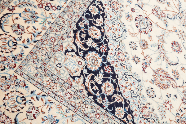 Elegant Persian Nain Carpet - Silk and Wool - Central Medallion