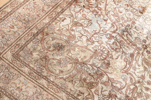 Pure Silk Fine Hereke Carpet Handwoven in Turkey - Oversized Central Medallion - Approx 3.5x2.5m (12x8ft) - Light complexion