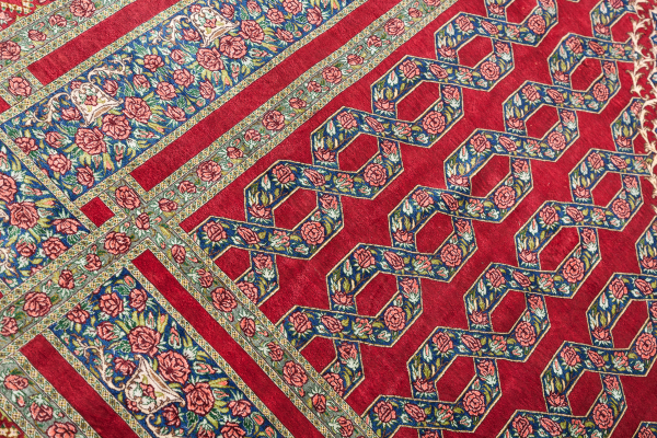 Persian Qum Pure Silk Carpet - Very Fine - Signed - Central Medallion with floral motif throughout Approx 3x2m (10x7ft) Light complexion in red.