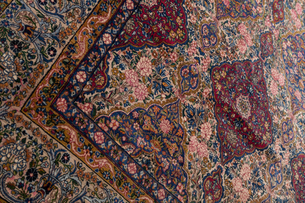 Fine Persian Kerman Large Carpet - Oversize - Wool - Approx 5x3.5m (16x11ft) - Allover design - Neutral colour complexion balance of red, white and pink