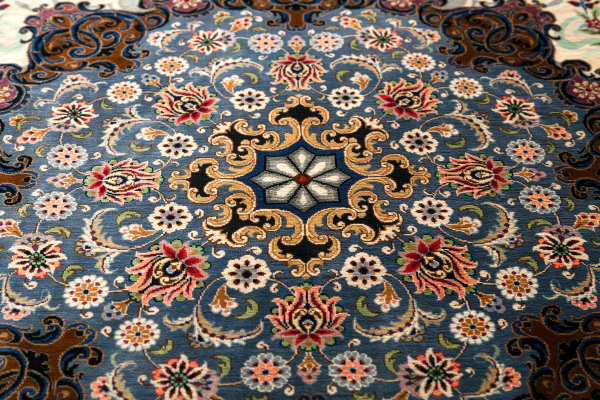 Fine Persian Qum Pure Silk Rug Approx 2x1.5m (7x4ft)