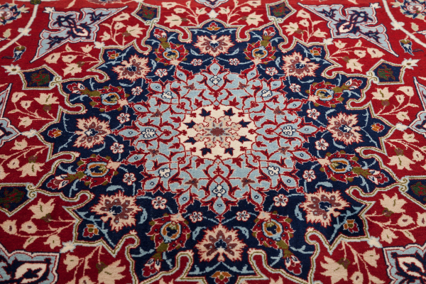 Persian Isfahan Silk and Wool Rug Approx 2x1.5m (7x5ft) Central Medallion Red Base