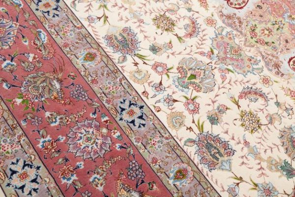 Fine and elegant Tabriz carpet-Signed