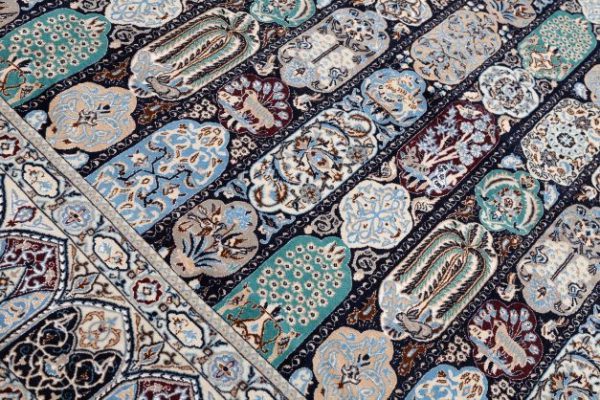 Very Fine Nain carpet - Signed